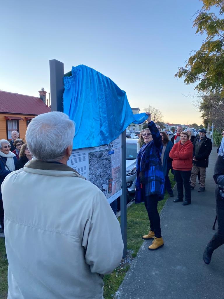 ItalyinNZ's tweet image. Unveiling a board acknowledging the Italian character of “the wood” neighborhood in Nelson. Thanks to all Italian-Kiwis for maintaining the connection to 🇮🇹 through generations. Of course we ended up celebrating #ClubItalia