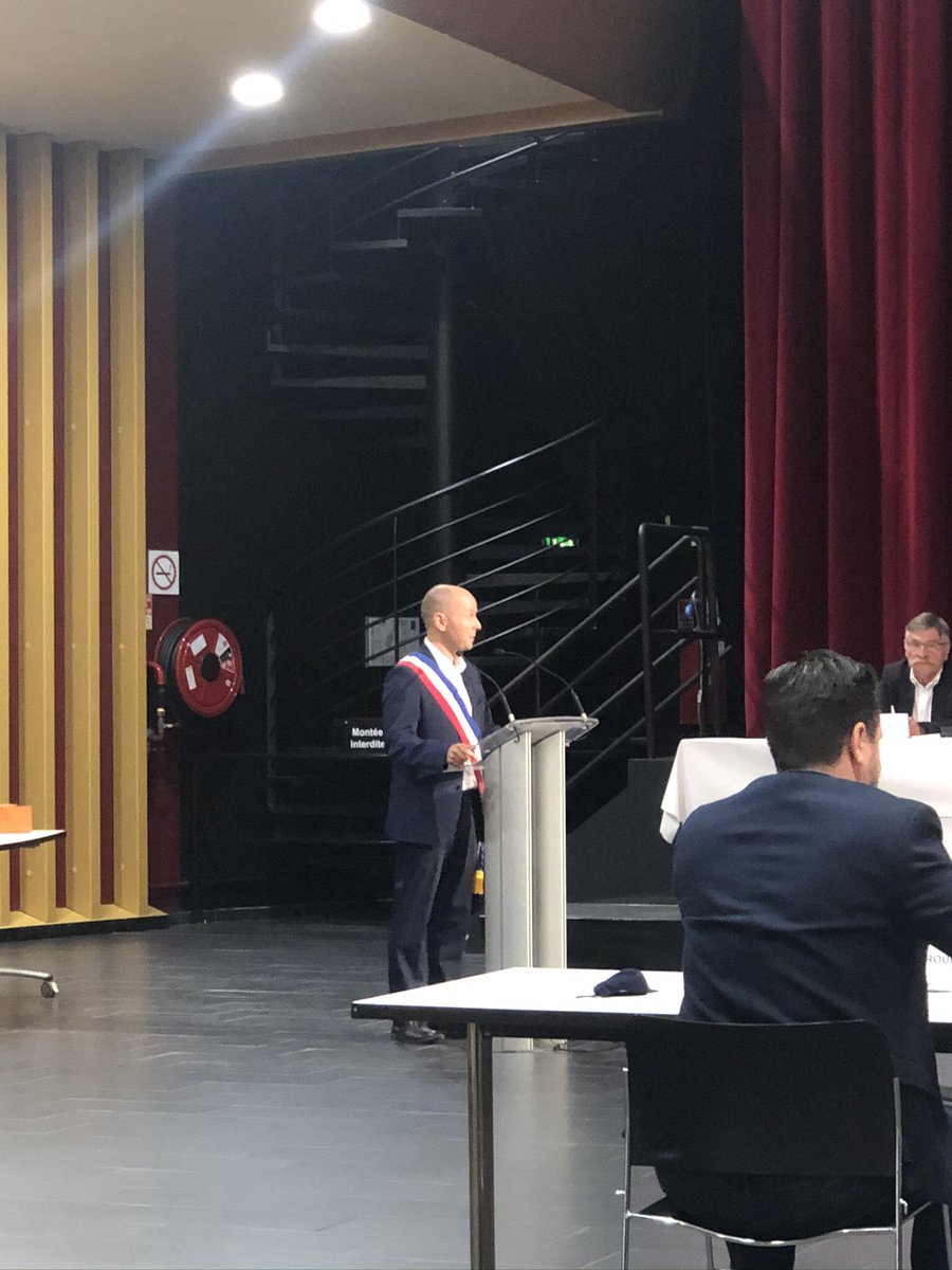 OrvaultPS's tweet photo. Moment d’émotion et de joie avec l’installation du Conseil municipal #orvault et l’élection de @JSGuitton comme maire de la liste de gauche, écologiste et citoyenne #transitionpositive @guitton2020 @JudaletAnneSo @C_Angomard @BGagnet44 https://t.co/UvOWspxrlo
