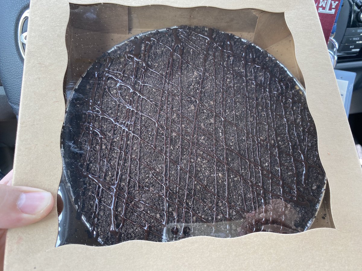 jonahgui's tweet photo. @gnawenimsaj @PastelitosCo @isdianaokay Look, Round 2 in Houston today. OREO CHEESECAKE https://t.co/HZspdWEVEl