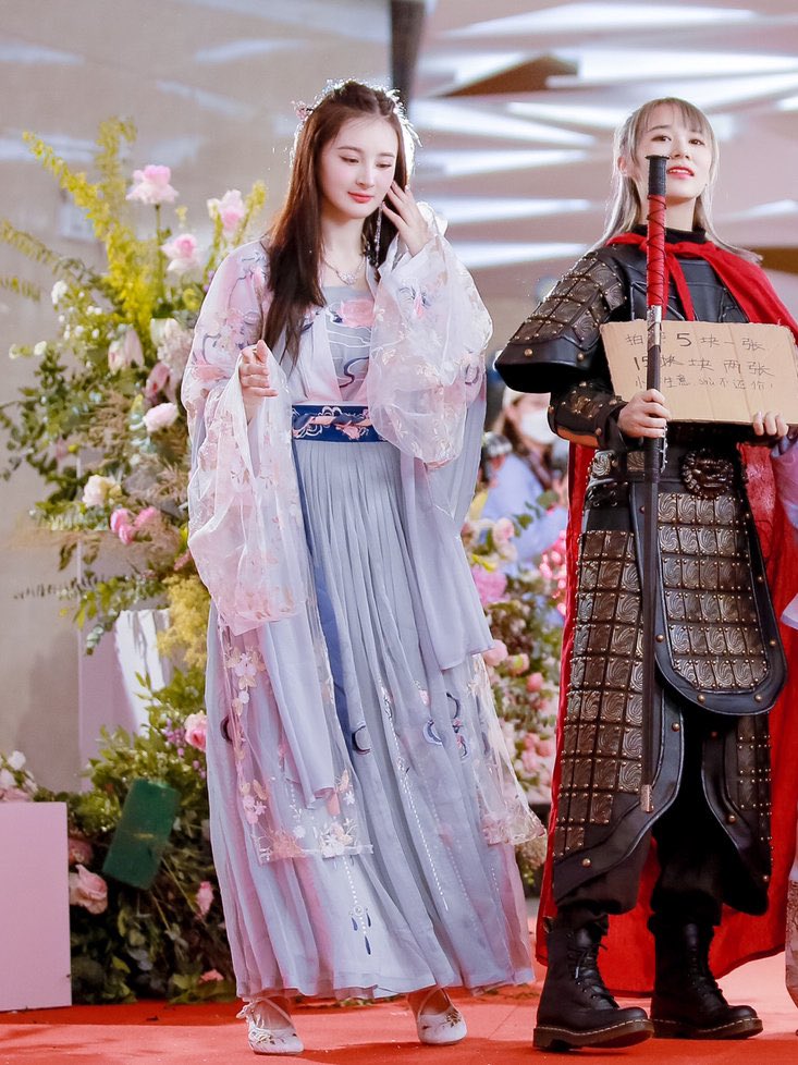 LANA_updates1's tweet photo. 06.27.20 • Weibo•
(Neighbor计划_offical)
#Lana #Lana_light #LANA @Hicc_LANA #HiCC #라나 #Luminous
#拉娜 #лана #fightingLANA #LANA #LANAmakeitreal https://t.co/aw6kRvsinG