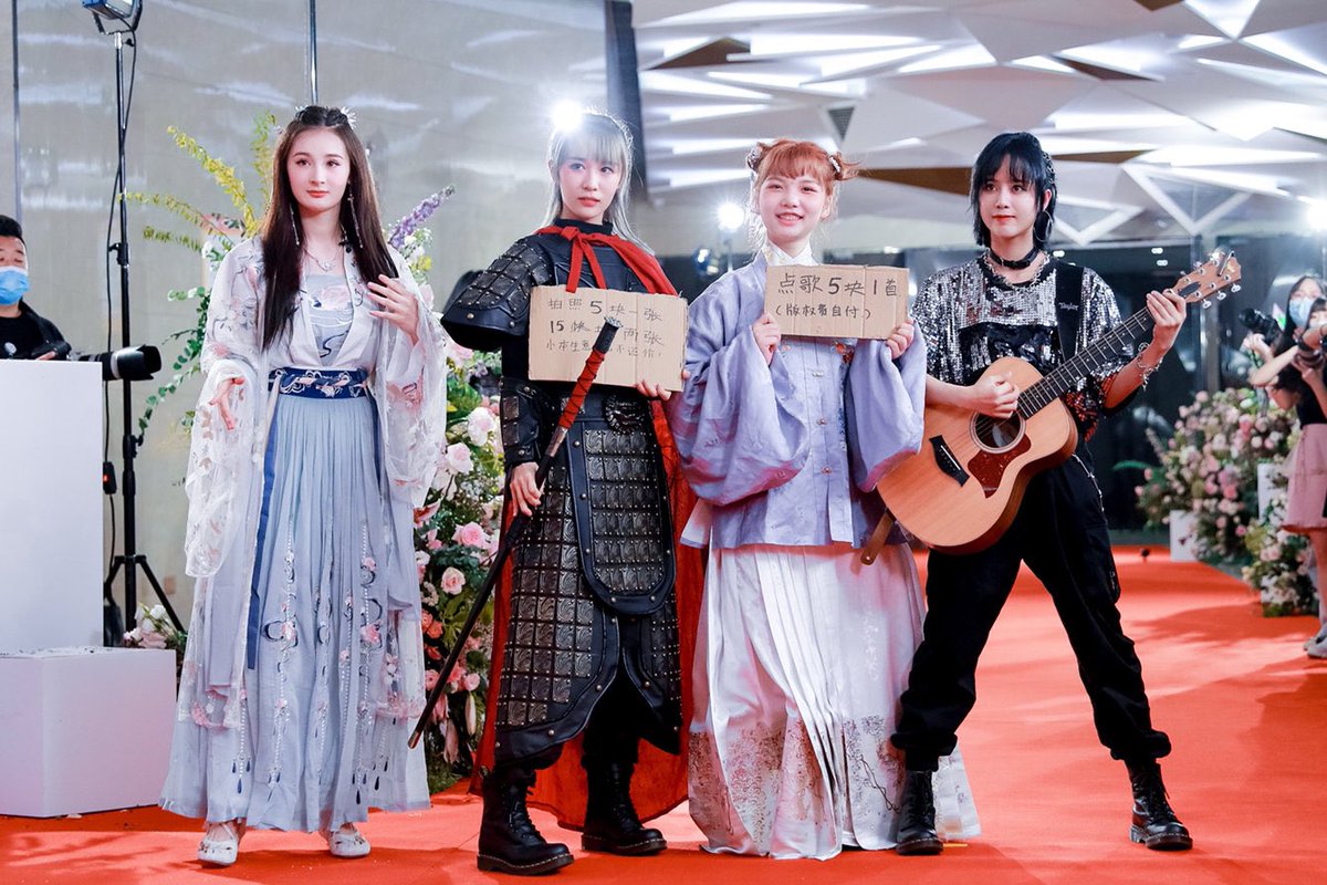 LANA_updates1's tweet photo. 06.27.20 • Weibo•
(Neighbor计划_offical)
#Lana #Lana_light #LANA @Hicc_LANA #HiCC #라나 #Luminous
#拉娜 #лана #fightingLANA #LANA #LANAmakeitreal https://t.co/aw6kRvsinG