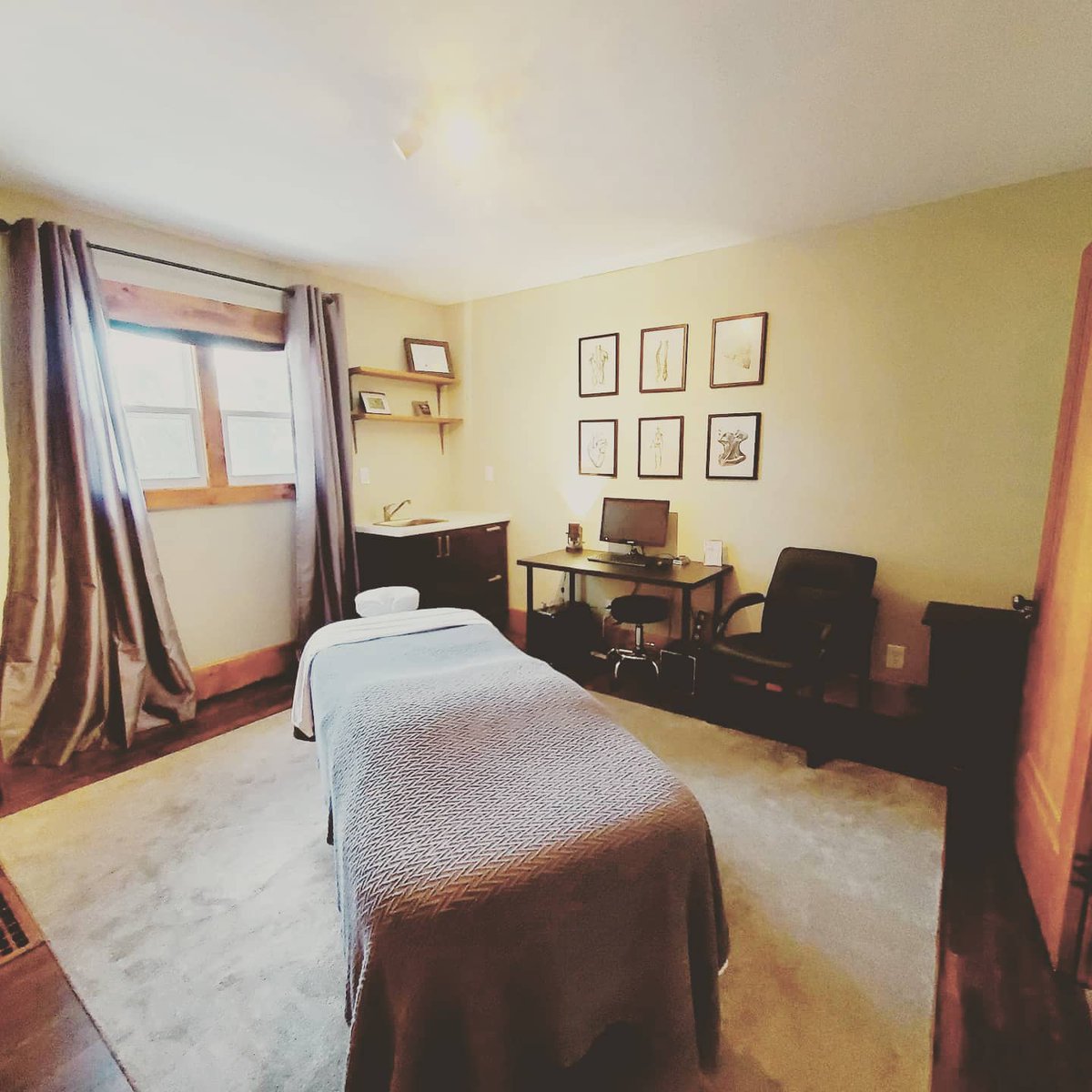norfolkcountyre's tweet photo. #SOLD
Excited for our sellers, as they had the quick sale they were hoping for.
Delhi Chiropractic, Acupuncture and Massage Therapy, will be moving to 334 Gilbert St. Delhi.
~MIND OF A REALTOR, HEART OF A FRIEND~
#norfolkcounty #realestate #vlreb https://t.co/i0M3OXjgPK