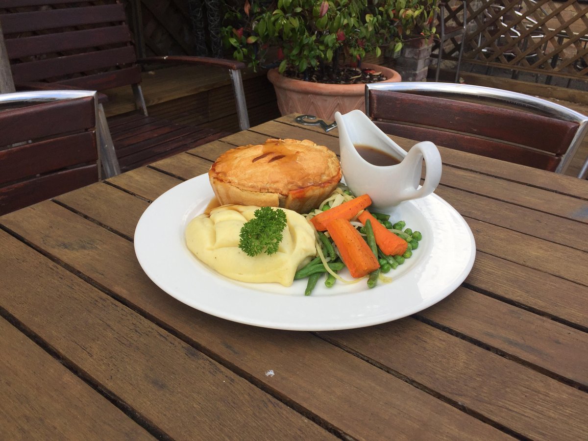 ChristopherEton's tweet photo. Our delicious food is ready for you to order and collect! With many different starters, mains, sides and desserts, you'll be spoilt for choice - &amp; don't forget the alcohol! 

Give us a call on 01753 852359 and collect from The Christopher Hotel in #Eton

https://t.co/9AhqSxlEaE https://t.co/mfzRBDH7Ri