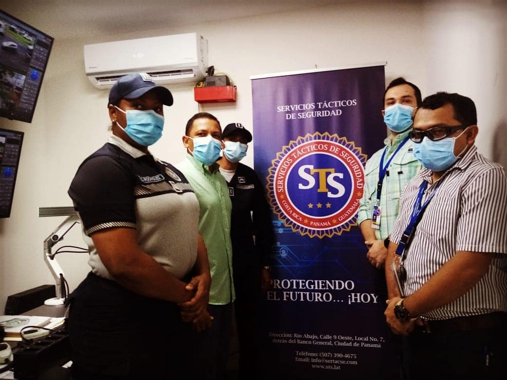 jcdepueblonuevo's tweet photo. Hoy se implementa la fase 3 del servicio de seguridad ciudadana, que consiste en cámaras corporales que serán portadas por las unidades de policías que rondan en nuestras calles y avenidas, vigiladas por el Centro de Monitoreo Urbano C2 de Pueblo Nuevo.
#PorLaSeguridaddeTodos https://t.co/lzKAuw4jKM