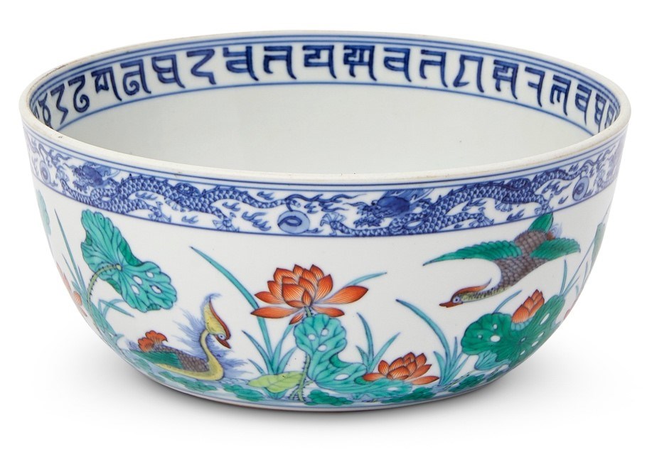 Some incredible items up for grabs <a href="/RoseberysLtd/">Roseberys London</a> China, Japan and South East Asia auction on July 28th, including this imperial porcelain bowl valued at £30-40k! roseberys.co.uk/feature/Imperi… 
#antiques #TangibleAssets