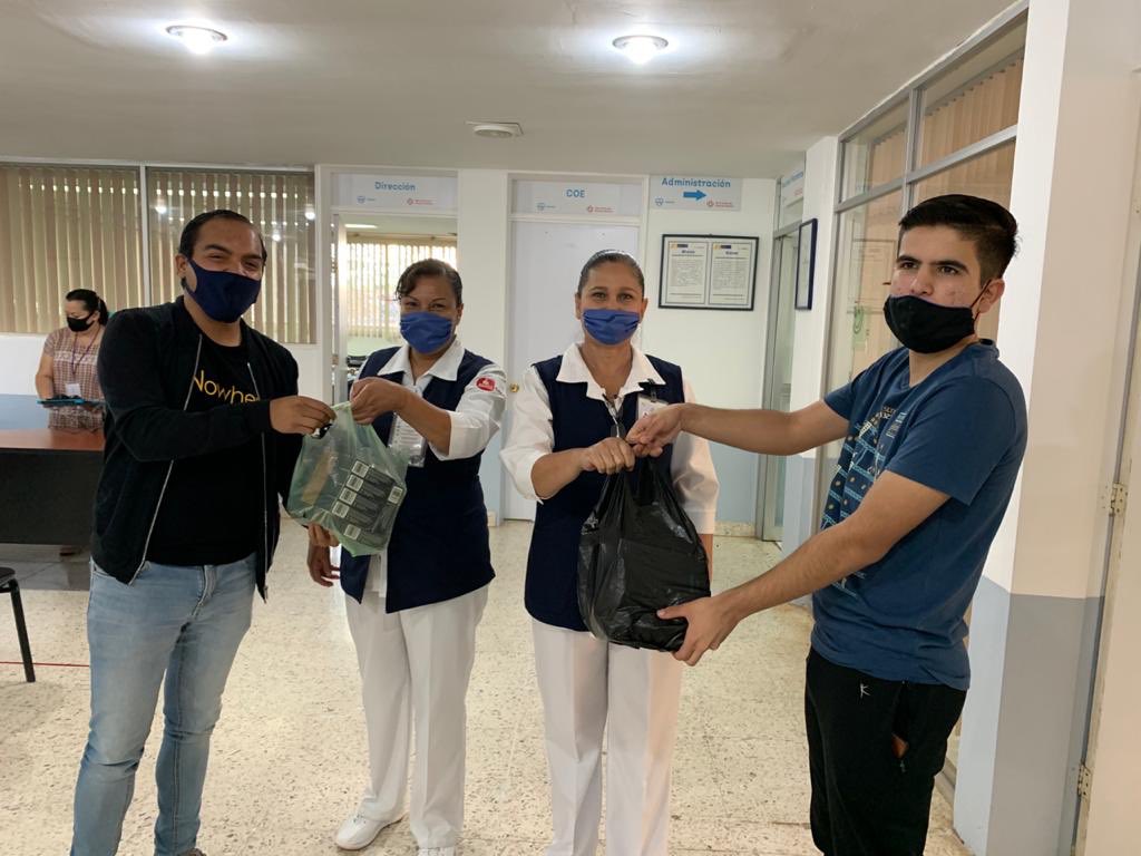 bienhechores's tweet photo. Hoy por la mañana se realizó una donación de baterías al Hospital Regional de Tepatitlán que ayudará al personal médico a enfrentar al #COVID19 de una mejor manera. ¡Agradecemos a @mexvscovid y @Duracell por haber hecho posible esta donación!
#AyúdanosAAyudar https://t.co/XGHKBohbQn
