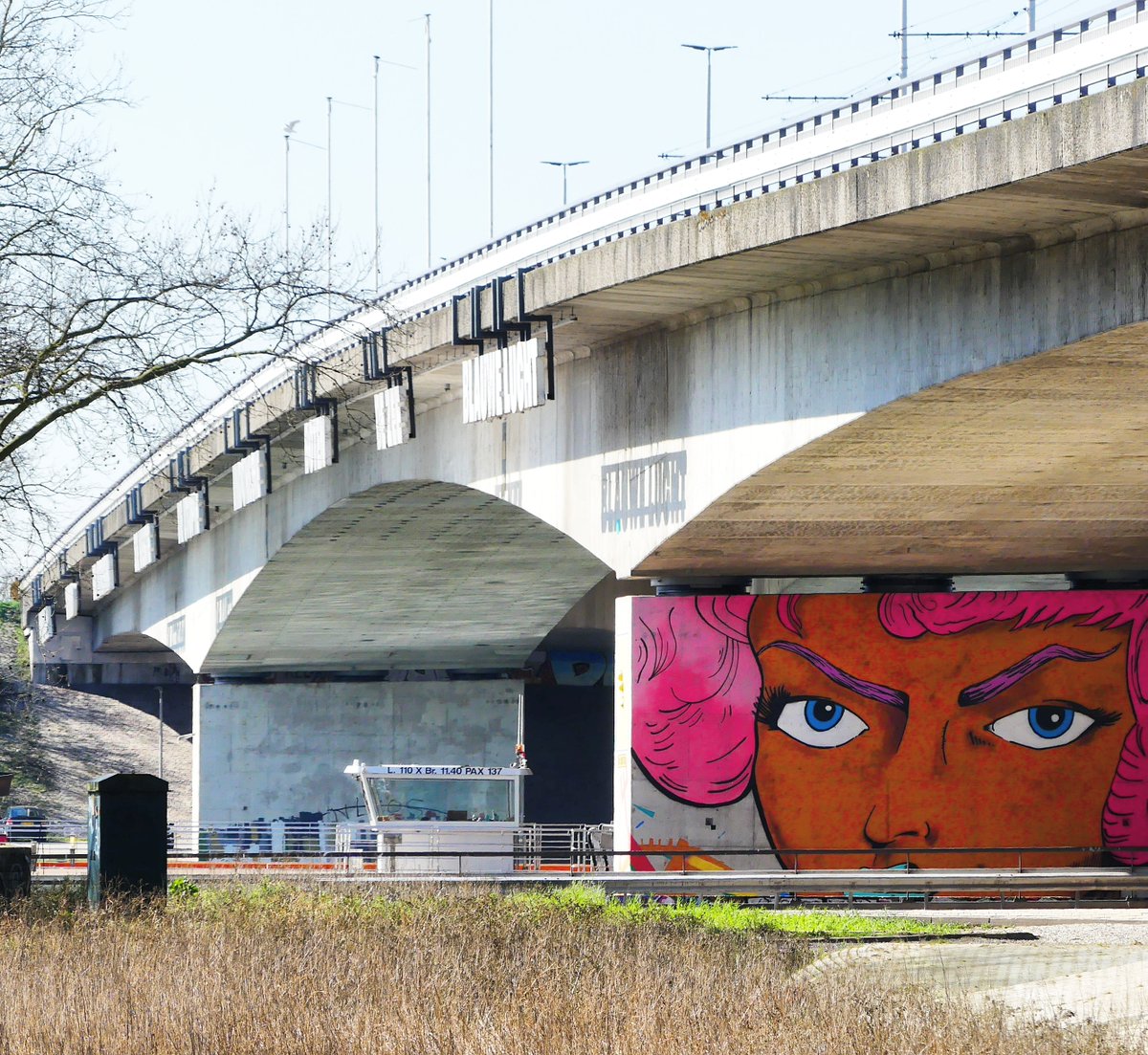 ArnhemLife's tweet photo. Aanstaande zaterdag is er weer een Aanhaak Street Art tour in #Arnhem centrum.
We starten om 14:00 vanaf/voor de MacDonald op het station. De stadswandeling duurt ongeveer 2,5 uur.
Er zijn nog enkele tickets beschikbaar! Een ticket kost €11,79. 👉https://t.co/s7W020clZT
Tot dan! https://t.co/xaSbYPUS3I