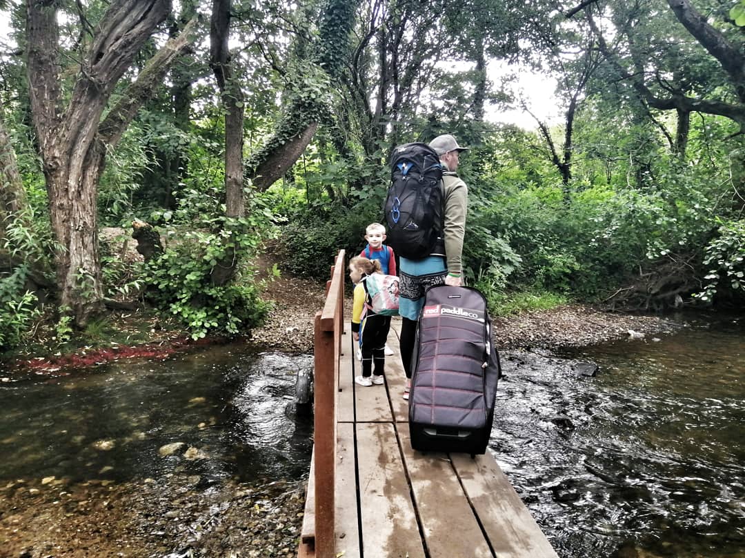 pottyadventures's tweet photo. A lovely way to welcome in the weekend. The skies may have been grey, the wind may have been blustery and we may have had a few showers, but when you're in a cosy wetsuit you don't notice a thing.♥️ #northwales
#flintshire #FridayFeeling
#paddleboarding #sup #getoutside https://t.co/2tKh7Xex5N