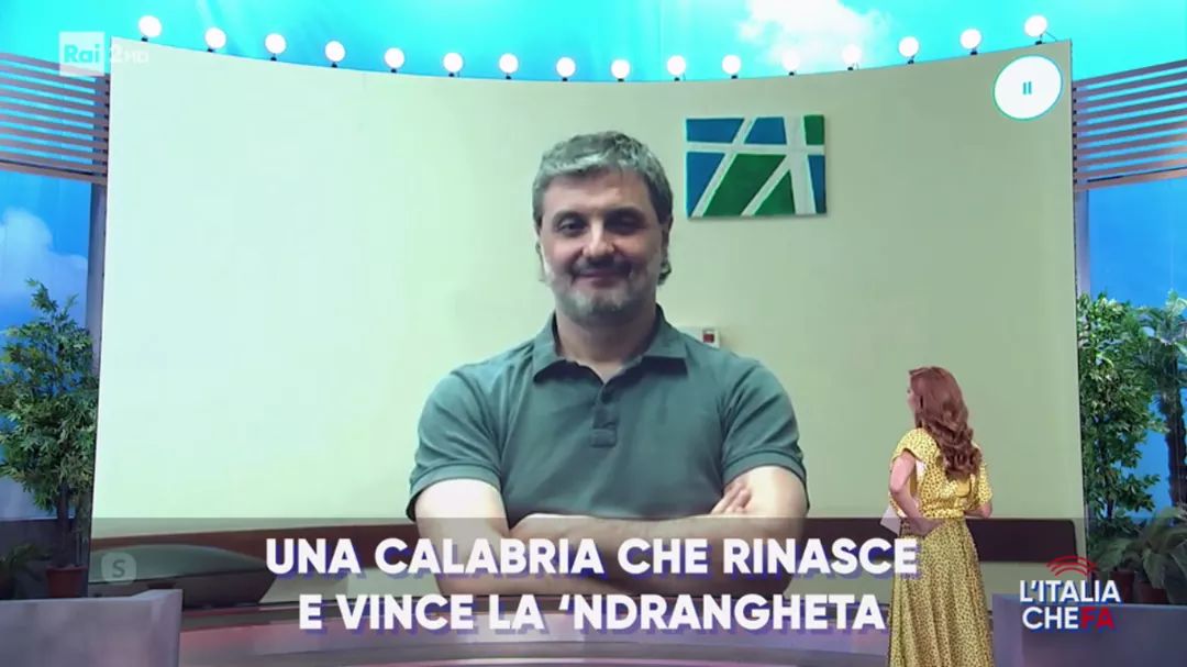 "Dobbiamo ricostruire dalle macerie lasciate dalla 'ndrangheta e i poteri corrotti. Per un'economia che possa dare futuro a tutti. Se l' #economiacivile funziona qui, può essere modello ovunque". Grazie per averci seguito in questo viaggio @italiachefa, <a href="/RaiDue/">Rai2</a>. #GOEL