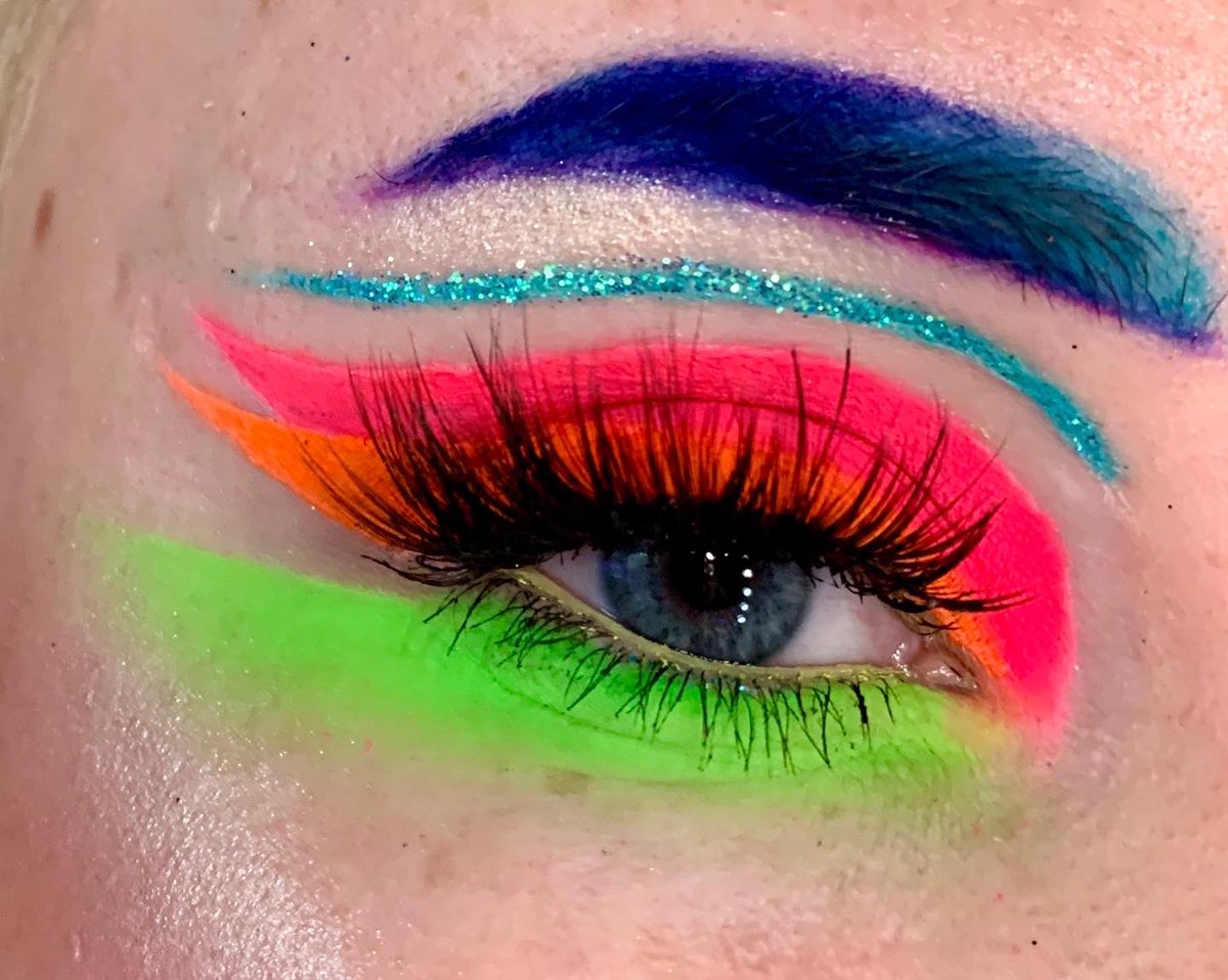 winterxbody's tweet photo. Makeup from the other day and also today 👁👁 https://t.co/WnETDfW0eV