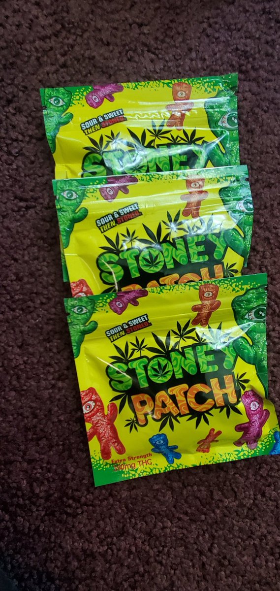 Yeah_she_ACutie's tweet photo. DOING inventory AND the HUBBY came IN with TREATS ๐ I LIKE him THIS WEEK โบ #STONEYPATCH #EDIBLES #YUMMY #SOURPATCHKIDS https://t.co/pEyp9AxDKL