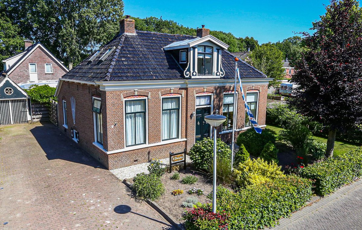 lamberinkfrl's tweet photo. Een #woning om verliefd op te worden in #Sumar! Deze 'renteniers'woning zit bóm vol karakter en authentieke #details! Het beste beeld krijg je eigenlijk alleen wanneer je dit met eigen ogen komt bezichtigen! > https://t.co/s5cwR7pV03 https://t.co/bvpHnzX62e