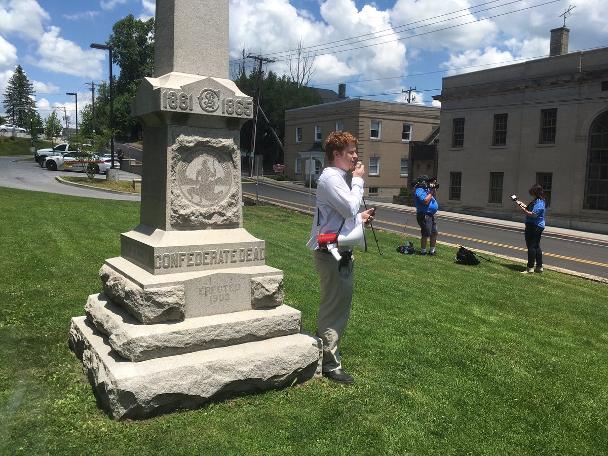 This speaker by the Confederate monument in front of the Smith County courthouse just started, saying he wants to say “846 words”