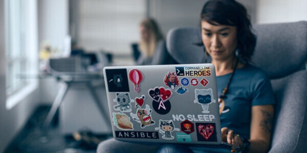 RedHatSummit's tweet image. Mark your calendars for July 15. #RHSummit is back for our virtual Open House event. Tune in for dozens of new sessions, topics, and access to @RedHat experts that will answer your questions live. Find out what you need to know: red.ht/3hQx8r5