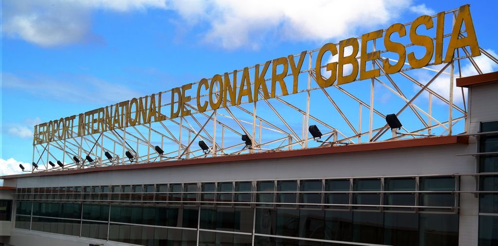 #COVID19GN

Dakar - le Gouvernement organise le rapatriement volontaire de nos compatriotes.

Ce samedi, un groupe de 200 guinéens bloqués au Sénégal 🇸🇳 regagnent Conakry. 
<a href="/GouvGN/">Gouvernement GN</a> #PlanDeRiposte