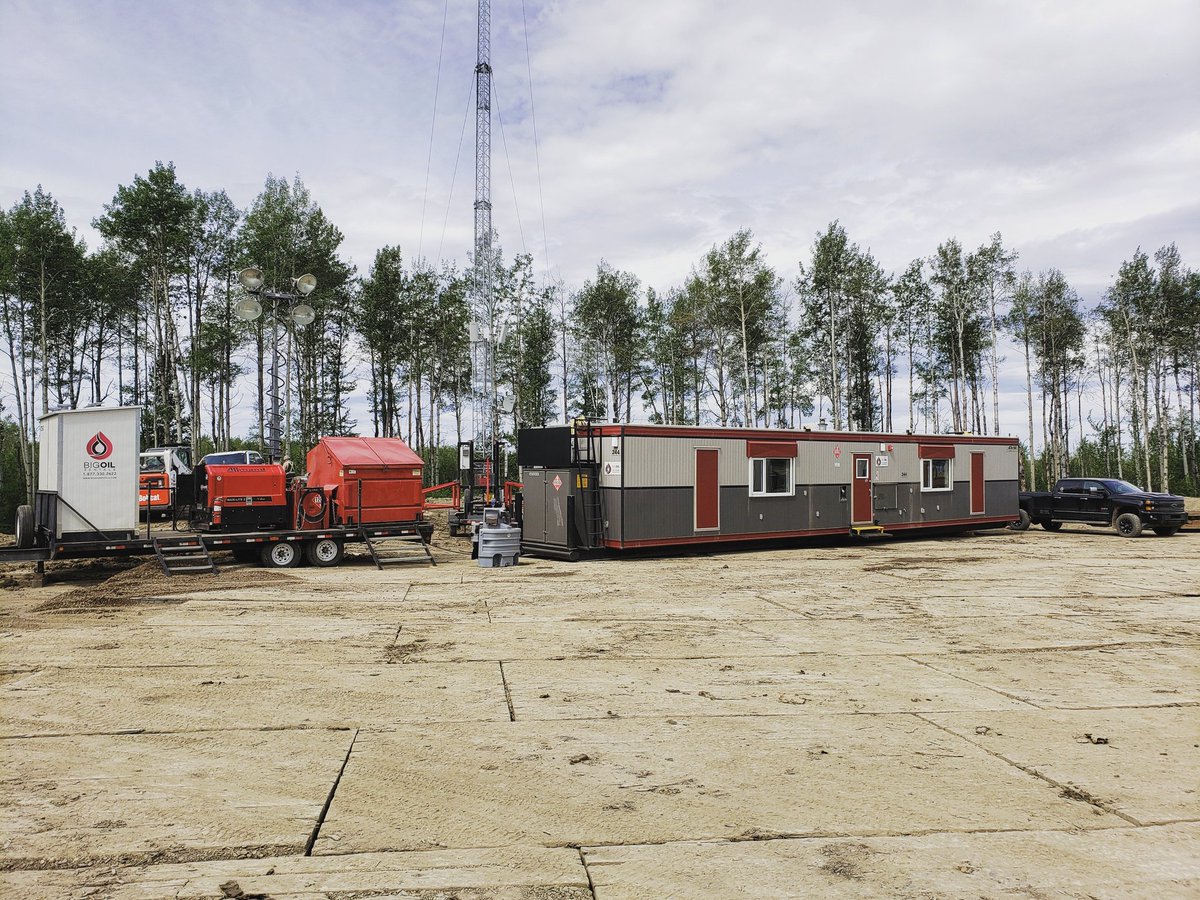 A complete rental package set up for a #frac! 

#wellsitetrailers #combotrailers #sewercontainmnent #lighttowers #handwashstations #walkwaymats #celltower #communications #ledlighttowers
#bigoilrentals #oilfield #oilfieldrentals #oilandgas #grandeprairie #hwy40