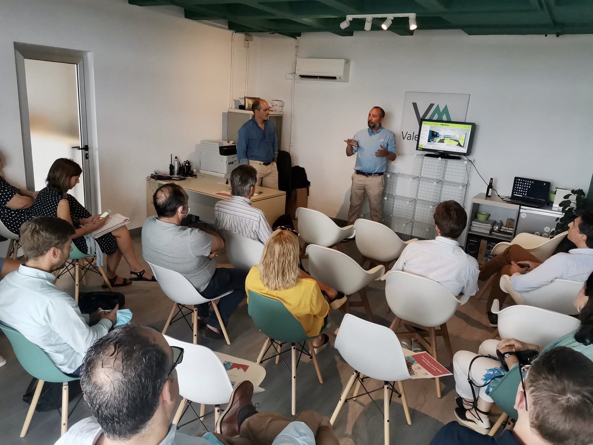 ValenciaMar4's tweet photo. En Valencia Mar hemos realizado una jornada de trabajo con los principales gestores de entidades deportivas de Valencia. Con ponencias muy interesantes de la mano de @alfatecS del @VLCBoatShow y de #lifefitnes. Y por supuesto muchas gracias a
@avantecentrodevela y @waszp_esp 👏🏻 https://t.co/DHSk8N9R01