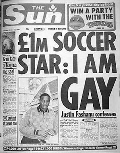  Le 22 octobre, c’est l’heure du scandale. Le  #Sun écrit en titre : « Révélation du football star à 1 million de livres : je suis gay ». Il devient ainsi le premier footballeur professionnel a révéler son homosexualité. 