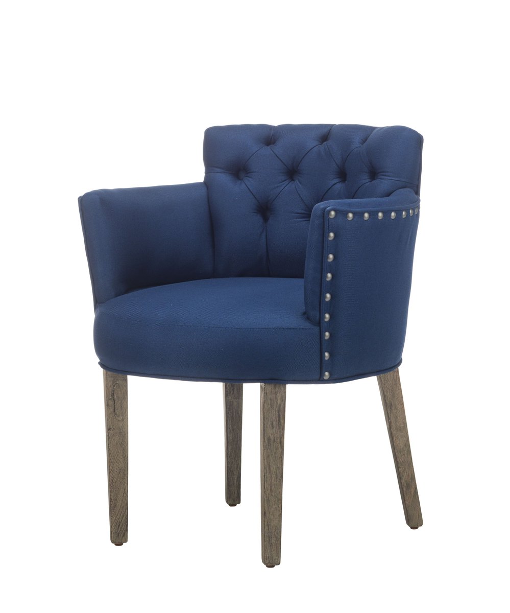 EcomRep's tweet image. Regal accent chair from Luxury Living Furniture setting the tone with diamond tufting and pewter nailhead details. 

At Overstock: overstock.com…/LuxuryLi…/31477480/product.html…

#RegalChair #LuxuryHome #InteriorDesign #HomeDecor #ContinentsApartPortfolioPartner
