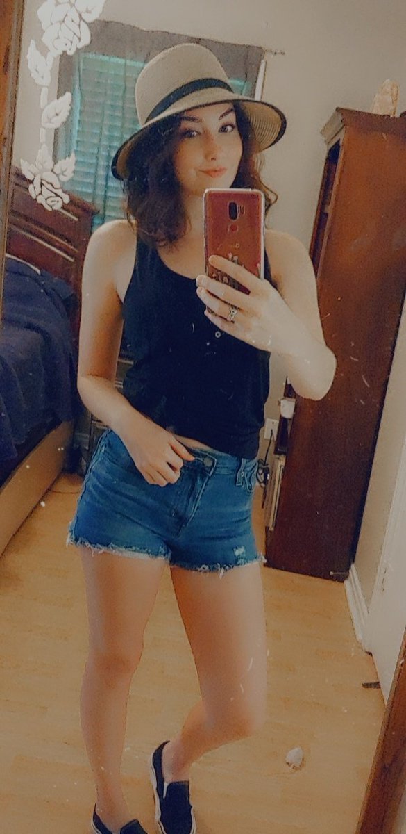 MissMomos's tweet photo. Got cute for myself today 🌻 https://t.co/vMUU5CbzT8
