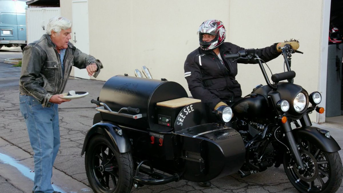 AlonzoBodden's tweet image. It's a motorcycle. It's also a BBQ grill. Don't miss another great episode of @LenosGarage, Wednesday, July 8 at 10pmET on @CNBCPrimeTV.

#jaylenosgarage @allthingscomedy @jayleno #cnbc #motorcycle #motorbike #alonzobodden #jayleno