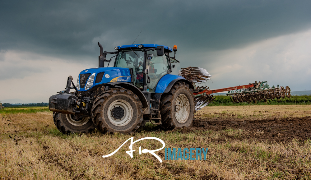 ImageryAr's tweet photo. #carsehallholsteins ploughing over stubbles over after #wholecrop ready for grass with the @NewHolland #t7030 with the @KvernelandGroup plough with the #packomat
#arimagery #farming#ploughing #newholland #agri #stubbles https://t.co/QwqOgs5OGB
