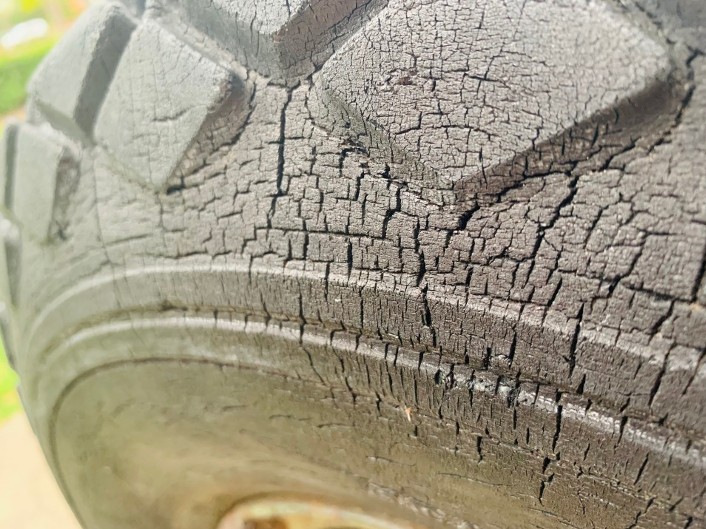 tecautomotive's tweet photo. Cracks around the edges of your tyres? Then we advise against driving. The strength of the tyres, may have been compromised, which in the worst circumstances could lead to a blowout. Is it time your #Mercedes had some new tyres?

Get in touch here // https://t.co/82knY6cDEd https://t.co/YKF0YriAyr