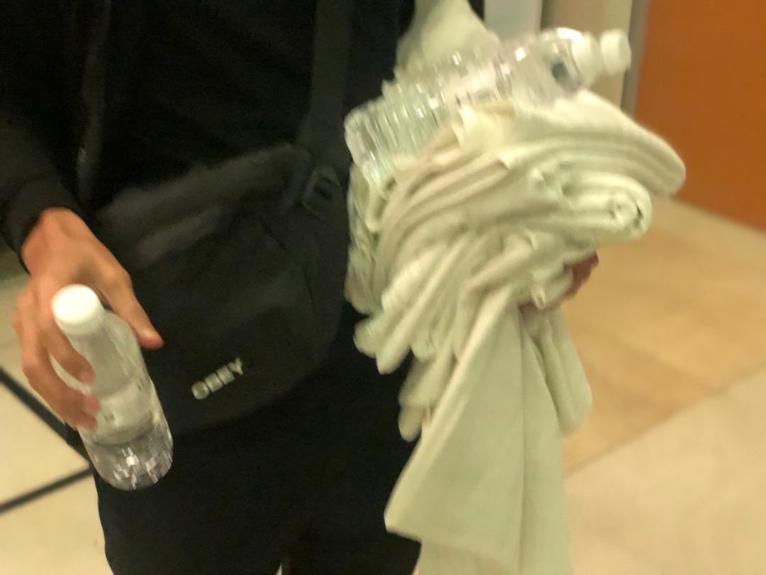 zmzhrhrf's tweet photo. NOVA HOTEL CANCEL 

Seumur hidup. Tak pernah lagi check in hotel kena tukar cadar sendiri. Tukar sarung bantal sendiri. Kemas bilik. Buang sampah orang duduk sebelum ni. 

Kami sampai kul 10malam tadi. Hotel bagi alasan bilik belum kemas. Suruh pegi bilik dulu. Tunggu. https://t.co/Iztgy5pFcq