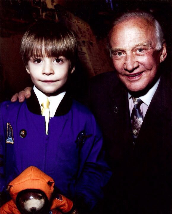 CedarDirectLogs's tweet photo. 40th Anniversary of Apollo 13...Remember this Buzz. He was the only child there and you asked to have a pic with him ❤️❤️❤️ https://t.co/x7MJVSPmTU