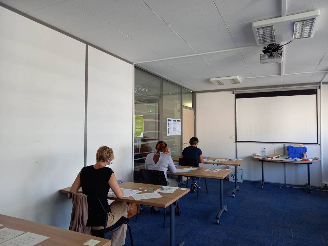 @poleemploi_ara met la Méthode de Recrutement par Simulation au service des entreprises et des candidats. Les tests ont repris, comme ici dans le cadre d'un recrutement dans le secteur de la maroquinerie