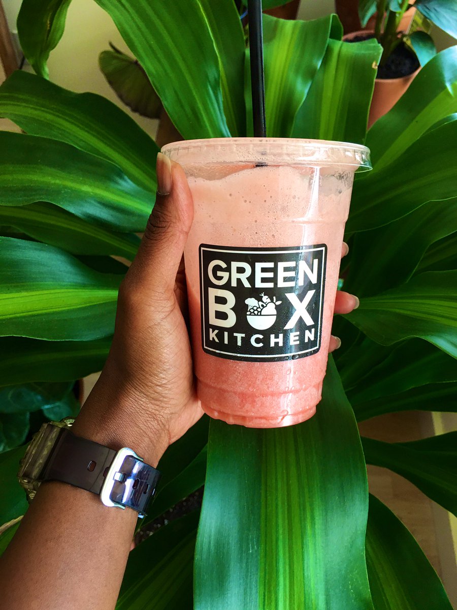 The_GreenLife's tweet photo. 🍍🍓🥭🥥☀️✨💚 #GreenBoxKitchen #InWilm https://t.co/0jDPlCrwUG