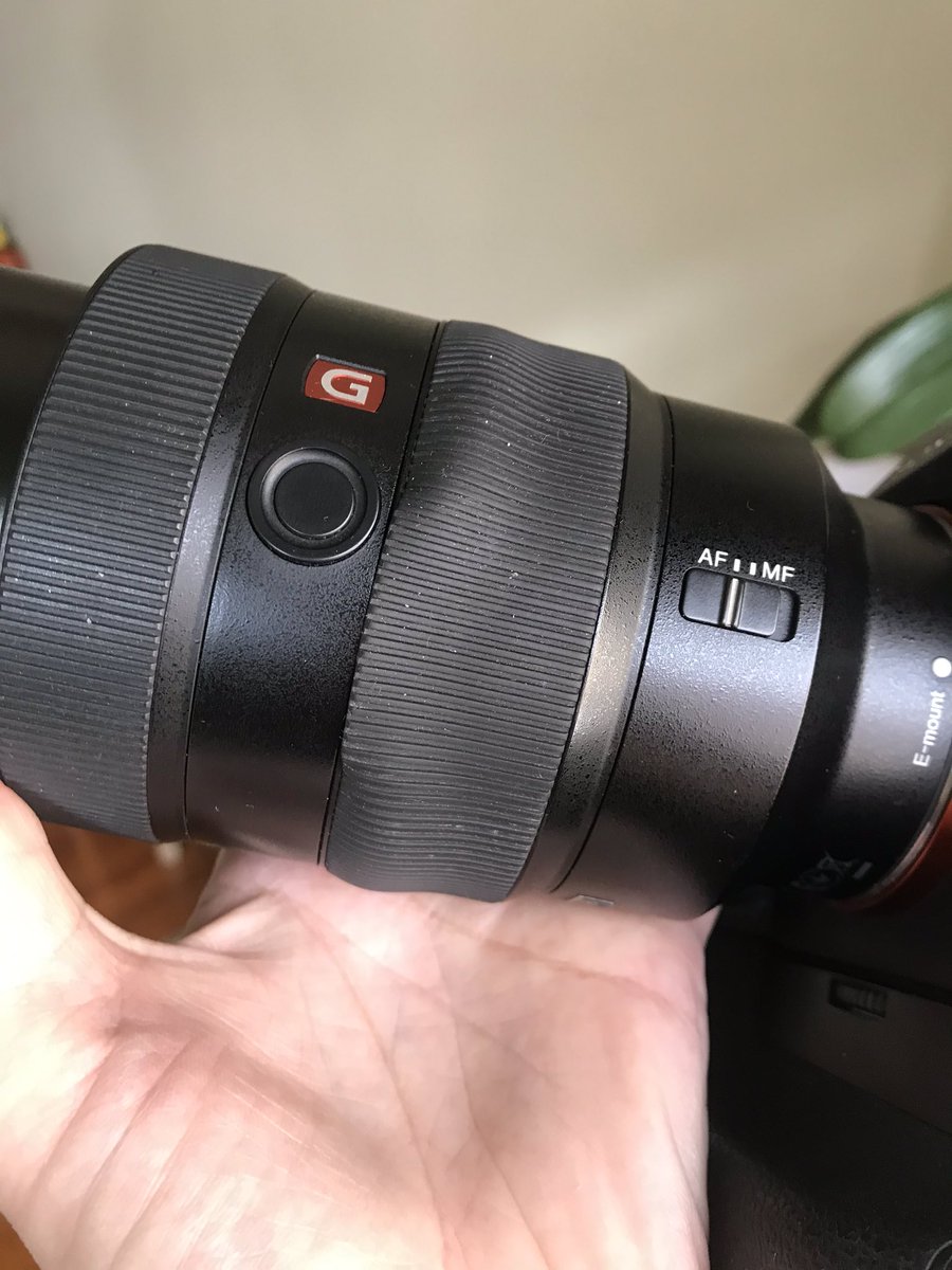 poli_ara's tweet photo. @SonyAlpha Hi! what do you think of this??  😢 2 professional lenses that in less than 2 years with normal use are like this.  I have other kit lenses with more years of use and more cheaper and they are perfect.  Is it normal or is it a manufacturing defect? 🧐
#SonyAlpha #2470gm #70200gm https://t.co/4NB8ERkwcB