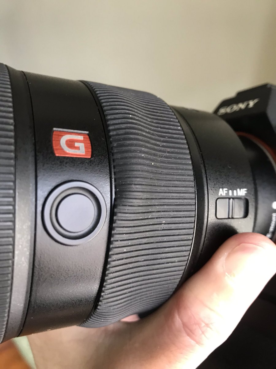 poli_ara's tweet photo. @SonyAlpha Hi! what do you think of this??  😢 2 professional lenses that in less than 2 years with normal use are like this.  I have other kit lenses with more years of use and more cheaper and they are perfect.  Is it normal or is it a manufacturing defect? 🧐
#SonyAlpha #2470gm #70200gm https://t.co/4NB8ERkwcB