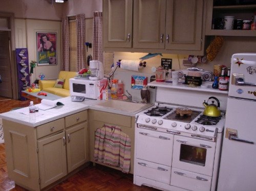 taylorrping's tweet photo. i want a house like this in the center of new york and with five friends https://t.co/GA418xNys6