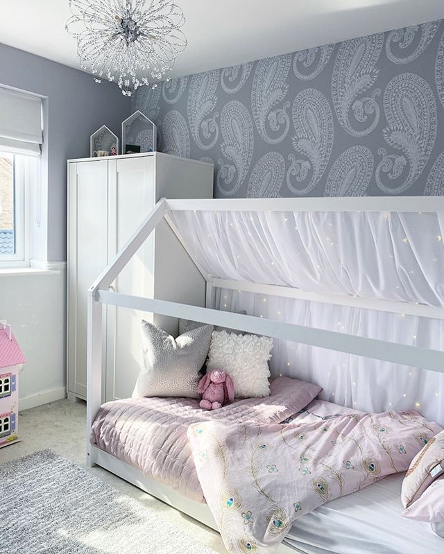 GrahamandBrown's tweet photo. Decorating a children's room isn't always easy, but we love this modern princess paradise @inside.number2 created for her daughter using our 'Boteh Mist' wallpaper.
#childrensdecor #grahamandbrown #kidsroom #childrensroom #princessdecor #princessroom #decoratingproject https://t.co/uFlkSDFAU6