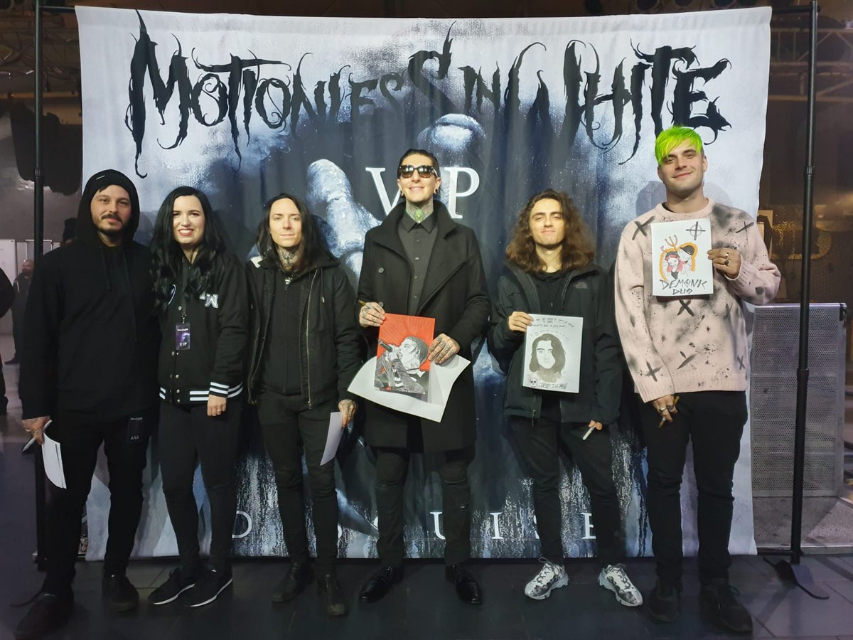fineschloo's tweet photo. Support @ChrisMotionless @MIWband @chenzomauro @rickyolsonx @justinxMIW @MIWryan . THATS ALL I WANTED TO SAY https://t.co/W5OxKsihgk