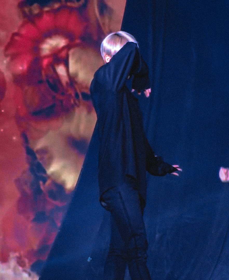 I hope yall liked this♡I edited the photos ! Jimins dancing skills always impress me . Hes so graceful and amazing and never brags about it although I feel he should GRRR. Anyways end of thread uwu