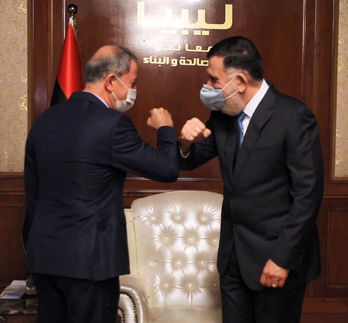 mmftooha1's tweet photo. السراج وضحكة الانتصار 
ياسراج من كان سبب لهذه الضحكة بعد الله عز وجل هو من تريد تفكيكه 
نظف ولتكن البداية حكومتك 
الاوجاع هذا يومها https://t.co/nRLy7CXYpo