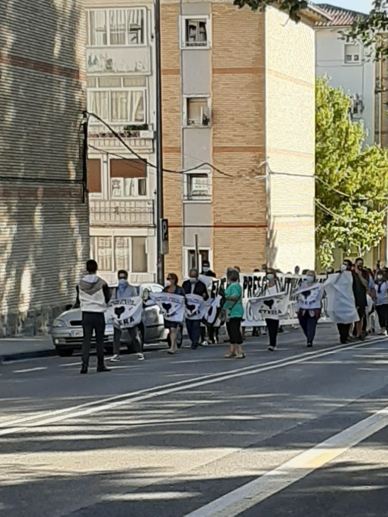 Euskal Preso Politikoen aldeko mobilizazioa martxan da...
Presoak kalera AMNISTIA OSOA !!
✊✊✊