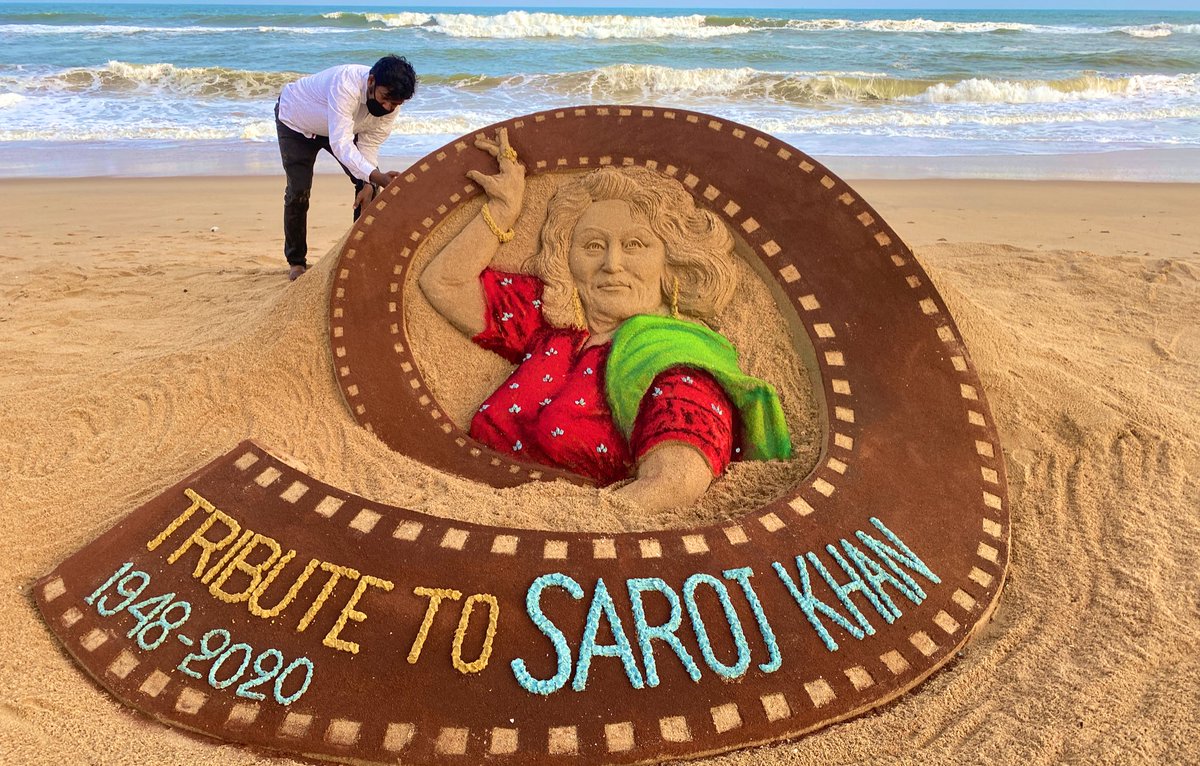 A tribute to  #Bollywood’s legendary choreographer #SarojKhan . My SandArt at Puri beach in Odisha. #RIPSarojKhan