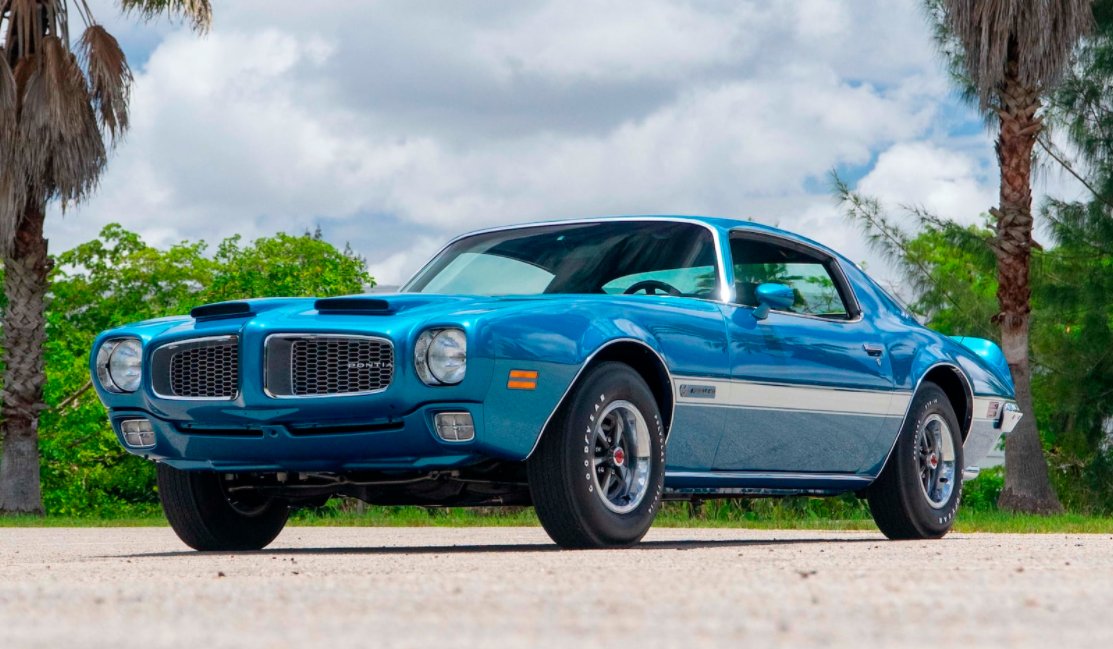 mecum's tweet photo. A concours nut and bolt rotisserie restoration with 21 factory options.

More info &amp; photos: https://t.co/H3eQs6nZNl

#MecumIndy #Pontiac #Firebird #Forumla #Mecum #MecumAuctions #WhereTheCarsAre https://t.co/HVpVGEEteP