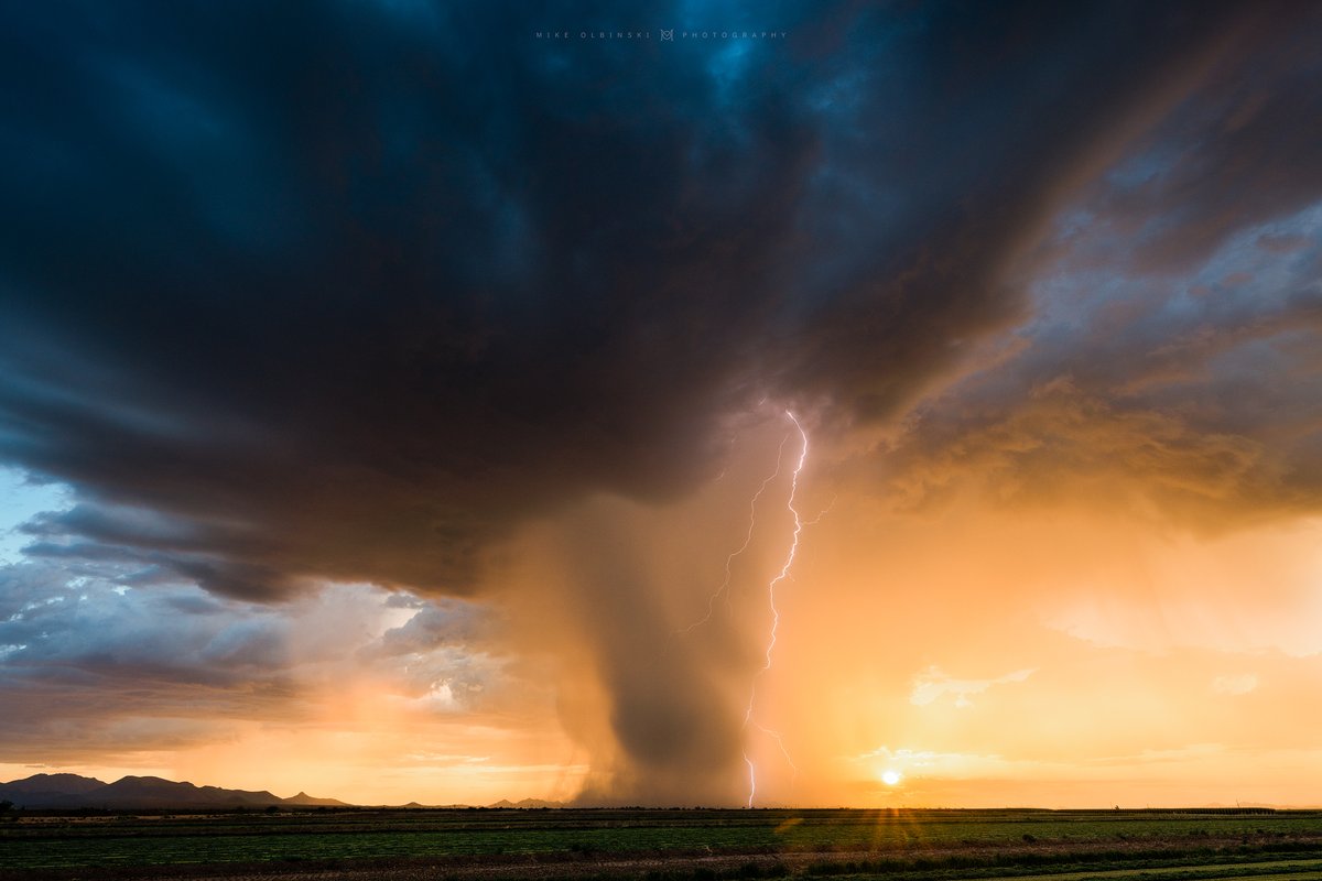 MikeOlbinski's tweet photo. Dubbing this image “Ball Drop” (🤣🤣) from last night…a textbook microburst unfolded right before my eyes, entirely captured on time-lapse…with a fantastic dust foot kicked up, then more dust that eventually hit the camera. Amazing start to #monsoon2020 #azwx #stormhour https://t.co/X4XtuxyKQl