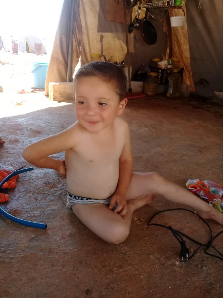 SyriaCivilDef's tweet photo. Tragic humanitarian conditions face millions of civilians in #Syria. Brutal camp life is now being hit by a deadly heatwave - 42°. Our #WhiteHelmets stand with our people and demand the international parties to end this tragedy and safeguard the civilians' return to their homes. https://t.co/xiWynEi1b9