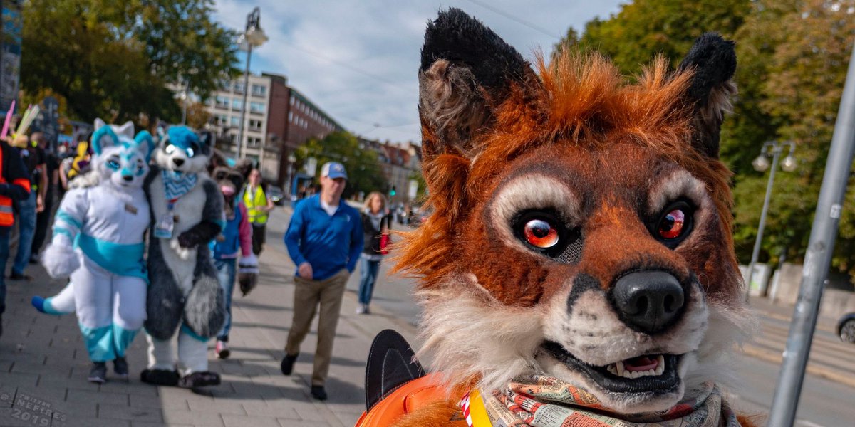 Münchener Suitwalk • Munich Suitwalk tweet media