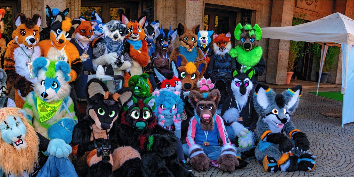 Münchener Suitwalk • Munich Suitwalk tweet media