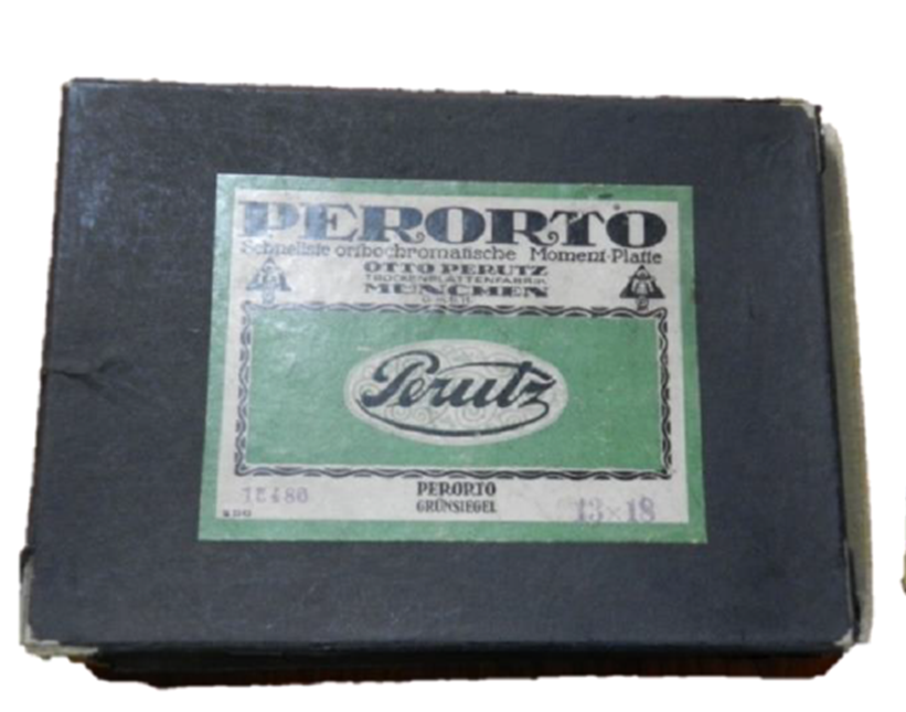 ArchivoHUR's tweet photo. #TemadelaSemana #LosObjetosdelArchivo Caja de placas fotográficas producidas por Perutz, la empresa creada por el químico Otto Perutz y establecida en Munich, en 1880. Allí se produjeron placas secas para #fotografía hasta la Primera Guerra Mundial. 📷📷#NuestrosDocumentos https://t.co/jQ08ImkCTL