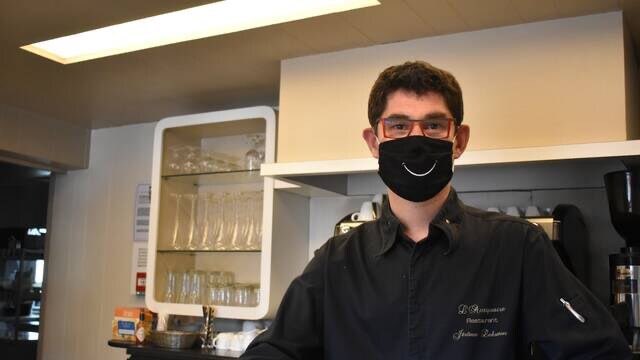 Alimarmax53's tweet photo. Covid-19. Le « coup de gueule » d’un restaurateur mayennais sur le respect des règles sanitaires #Laval #Château-Gontier-sur-Mayenne #Mayenne ⁦@OuestFrance53⁩ et l’exemplarité des élus.... https://t.co/hGCqN2VtXd https://t.co/iQ1ponfcC0