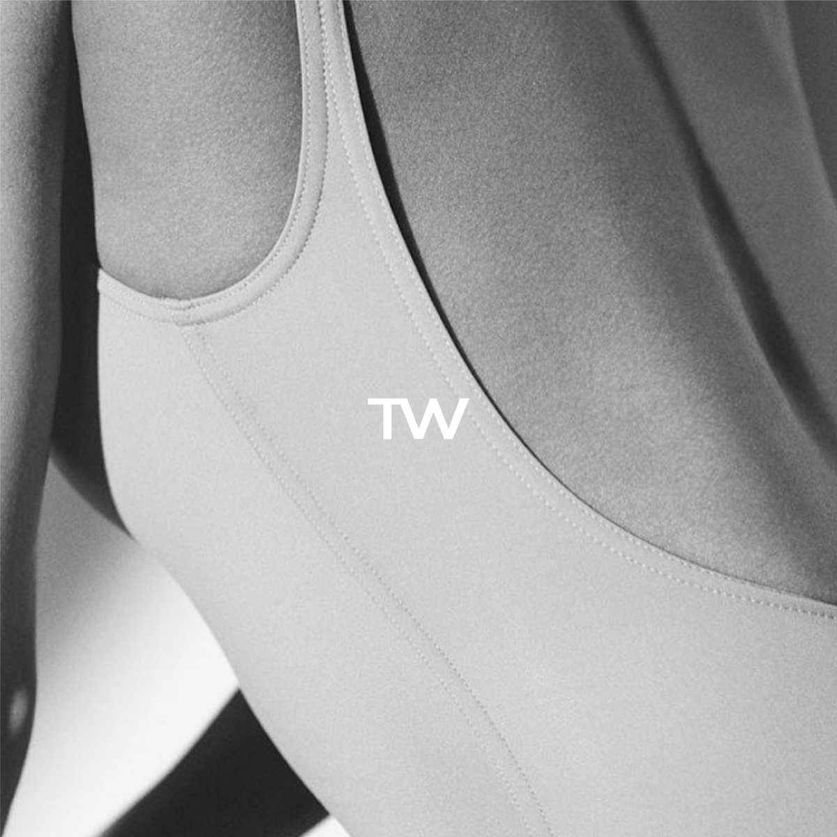 visualtoneco's tweet image. Music driven cardio-meets-Pilates physical conditioning moves. @____theway #byvisualtone #madebyvisualtone 

.
.
.
.

.
.
.

#designsbyvisualtone #brandingbyvisualtone #branding #logo #branddesign #brandstylist #brandidentity #graphicdesign #socialmedia #visuals #thewayworkout