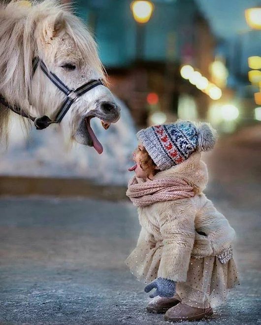 Başta merhum Zeki Müren olmak üzere daha nicelerinin cinsel kimliklerini dert etmeyen memleketim, Mabel Matiz'e gelince ahlak abidesi oldu!