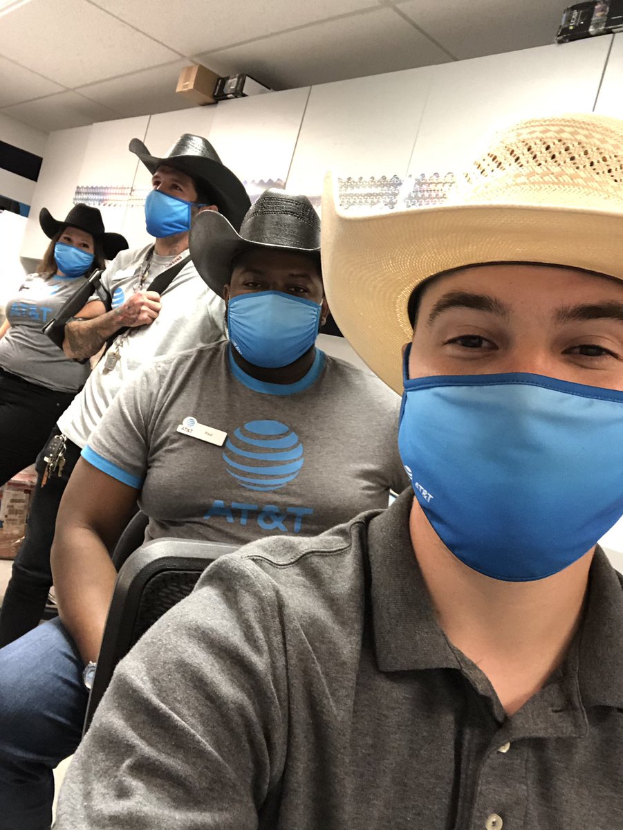 FunLoLo24's tweet photo. Well you get down the fiddle and you get down the bow, put on your hat and you hit the sales floor, port all the customers till the morning light, Shawnee, OK Friday night. 🎶🤠 @ATT #LifeAtAtt @eb6713 @AshleyWilkin2 @melphillipsOK @ptmuzic https://t.co/YK0ulJquNv